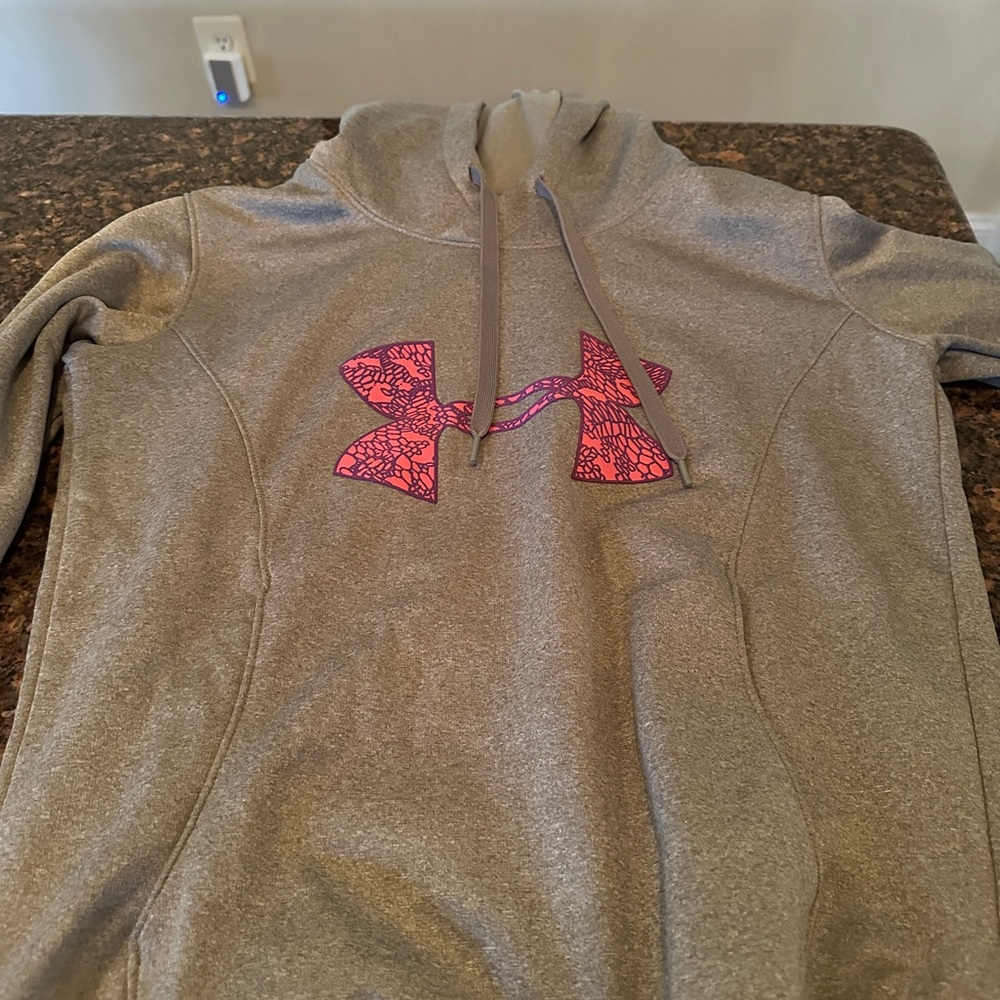 Gray under Armour sweatshirt